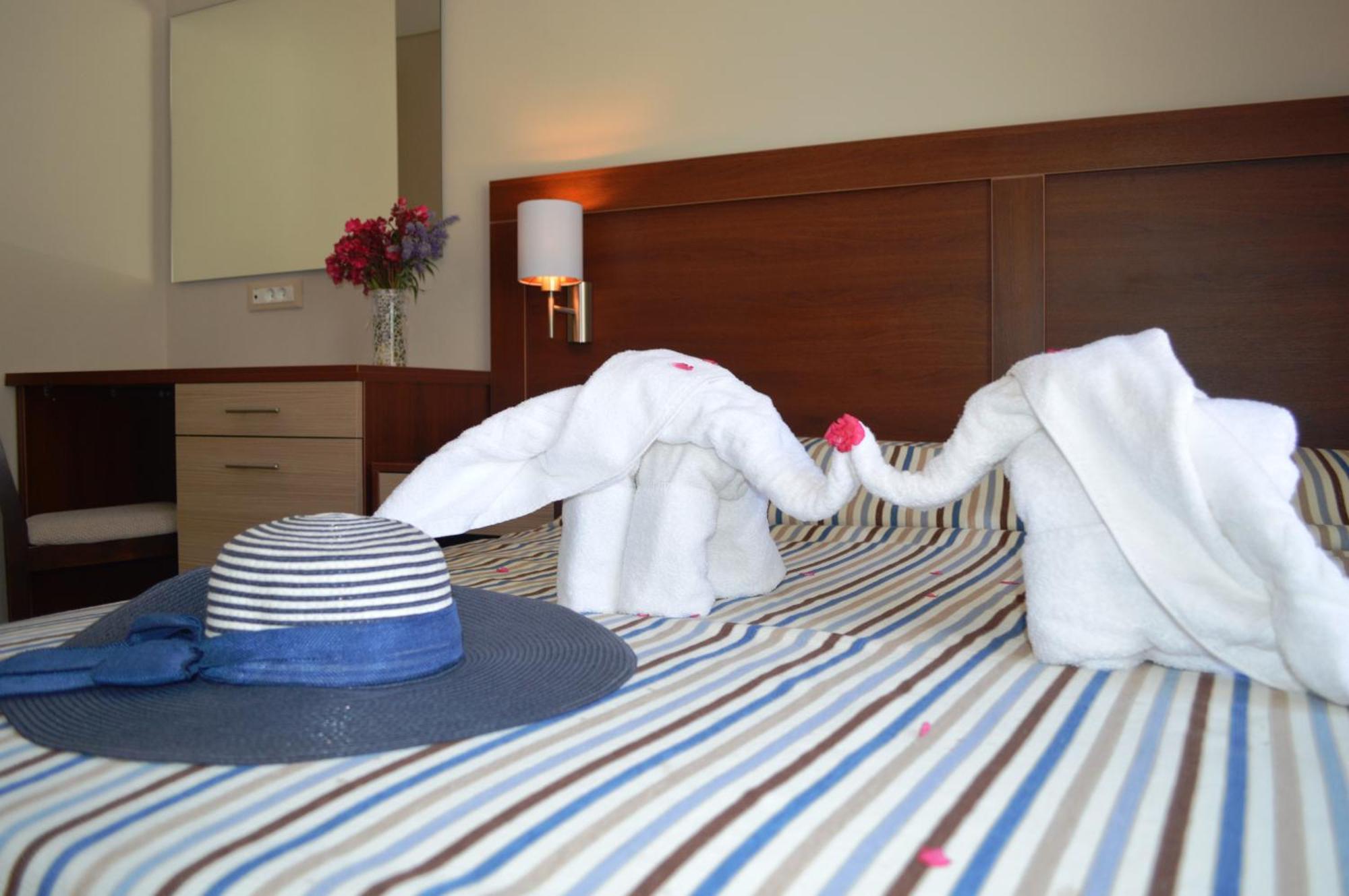 Matala Bay Hotel & Apartments Room photo